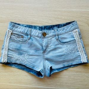 Lace denim shorts with pearls